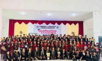 Momen Haru dan Bahagia Warnai Kelulusan Kelas XII SMAN 1 Halmahera Timur