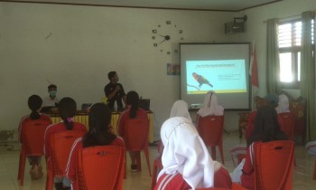 SOSIALISASI BURUNG PARUH BENGKOK DI SMA NEGERI 1 HALMAHERA TIMUR