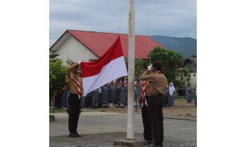SMA Negeri 1 Haltim Gelar Upacara Peringatan Hari Sumpah Pemuda