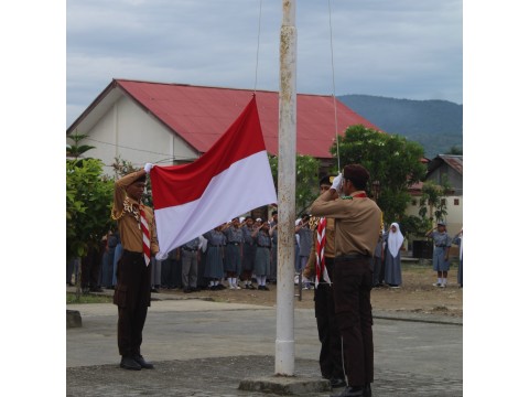 SMA Negeri 1 Haltim Gelar Upacara Peringatan Hari Sumpah Pem