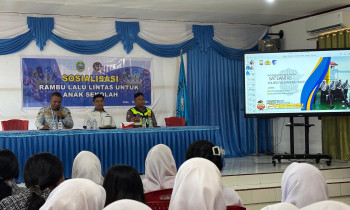 SMAN 1 Halmahera Timur Tingkatkan Kesadaran Keselamatan Berlalu Lintas melalui Sosialisasi Rambu Lalu Lintas