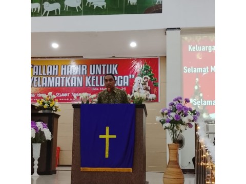 Merajut Kasih dan Damai dalam Perayaan Natal Sekolah SMA Neg