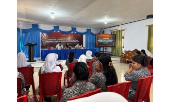 KPU Gelar Sosialisasi “Pemilih Pemula Cerdas dan Perempuan Berdaya untuk Demokrasi Berkualitas” di SMA Negeri 1 Halmahera Timur